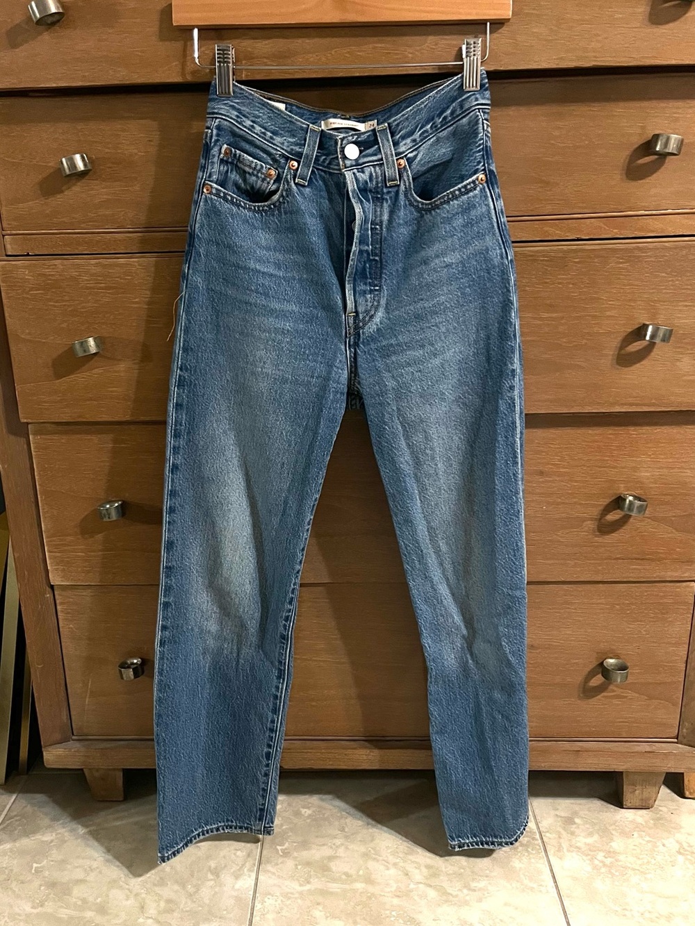 Levi’s high rise straight leg medium wash jean